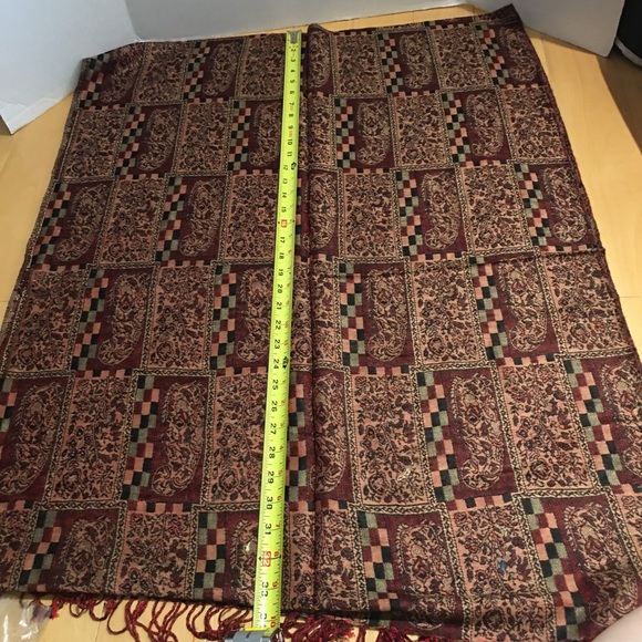 2 new scarfs - Picture 2 of 4